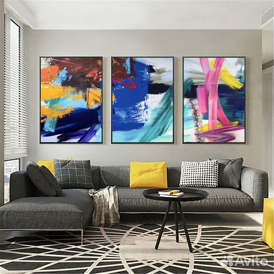 Три яркие картины над диваном. Сочные Абстракции