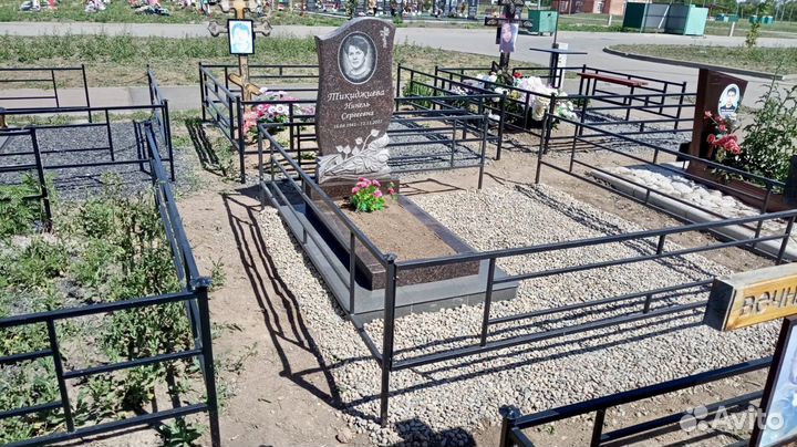 Памятники на кладбище от производителя