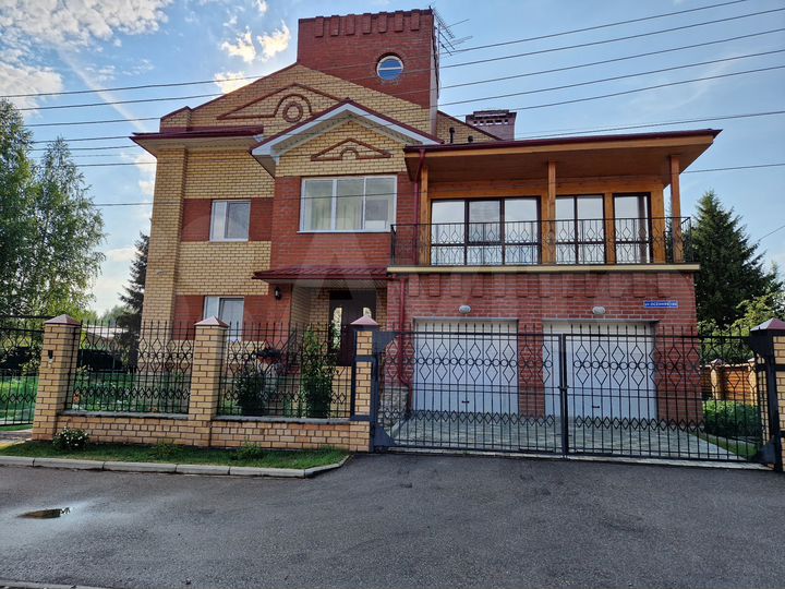 Коттедж 213,3 м² на участке 11,6 сот.