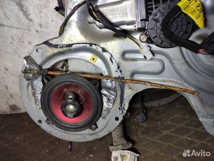 Стеклоподъемник передний правый Kia Cerato 1