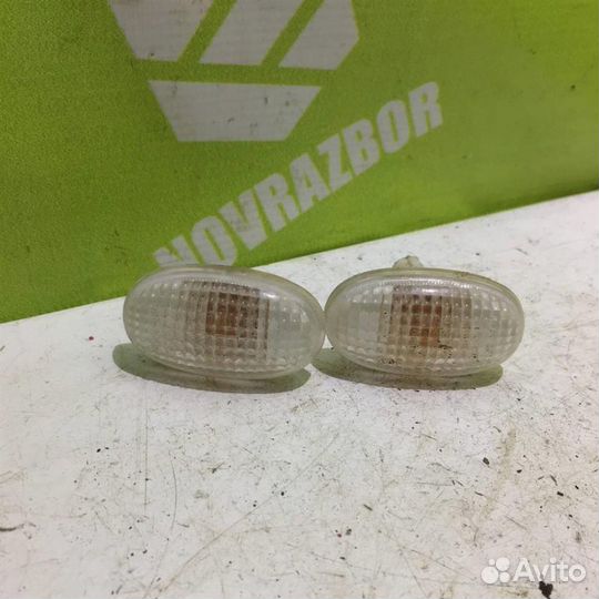 Повторитель на крыло белый Шевроле Авео Т200 03