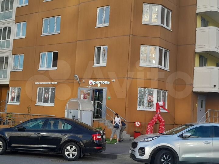 Угловое помещение с арендатором, 112 м²