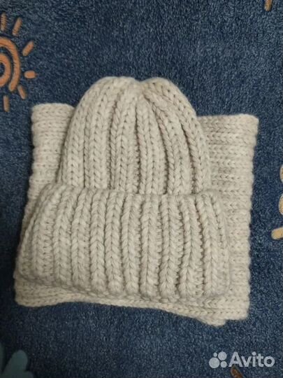 Топ комплект: шапка + снуд бежевого цвета