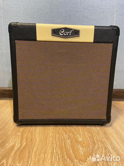 Гитарный комбоусилитель Cort Cm15r