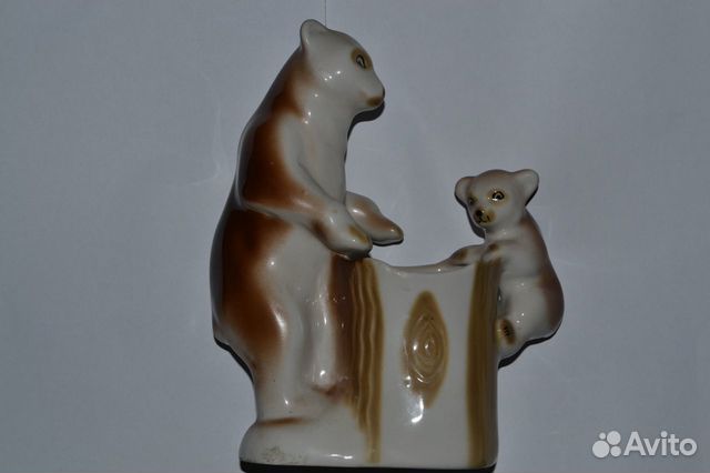 Фарфоровая статуетка