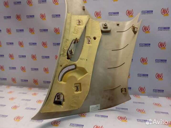 Накладка стойки задней левой Cadillac Escalade