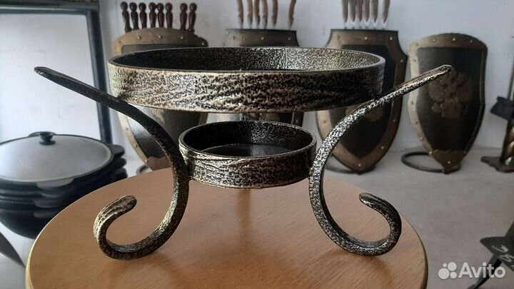 Подставка под садж (Непал), казан