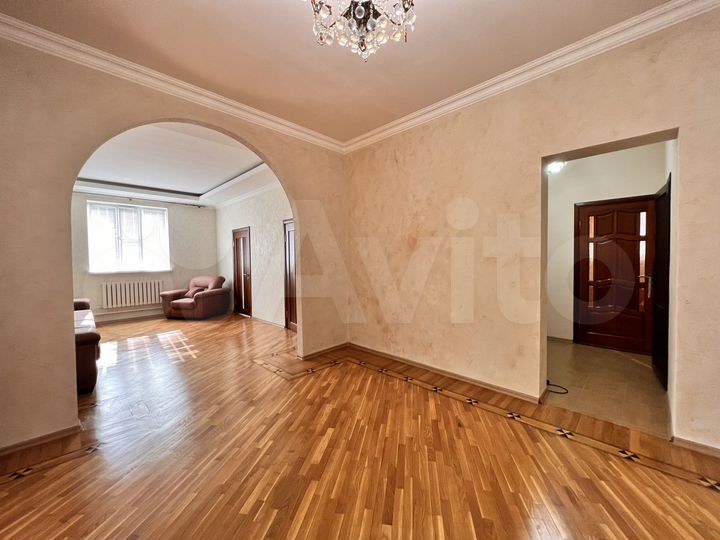 Дом 390 м² на участке 6 сот.