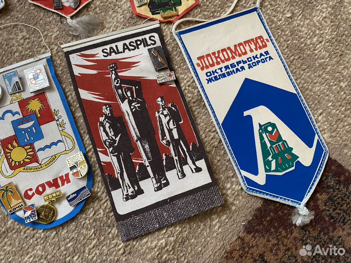 Вымпелы, значки