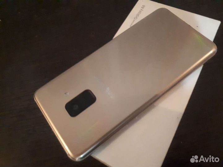 Телефон Samsung а8