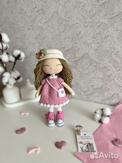 Вязаная кукла ручной работы