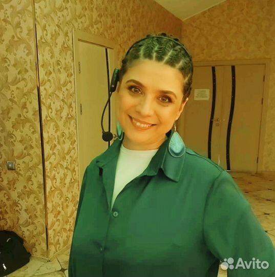 Ведущий на праздник