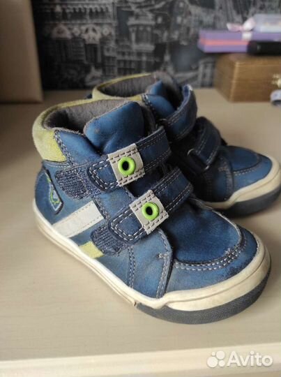 Ботинки/ кроссовки детские 24р