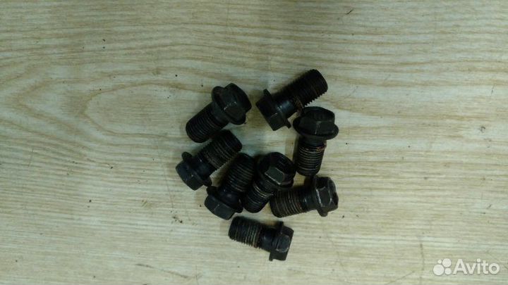 Болт крепления маховика Toyota Camry 2azfe