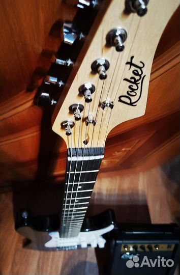 Гитара rocket с усилителем