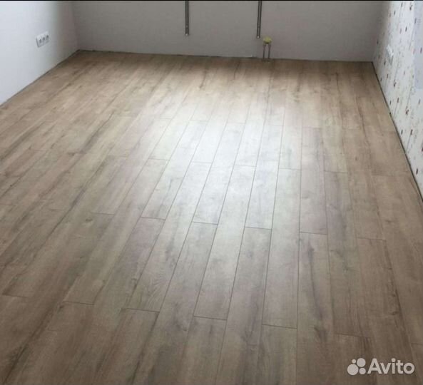 Укладка линолеума, монтаж плинтусов, частичный рем