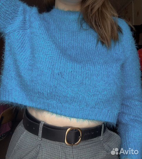 Укороченная женская кофточка