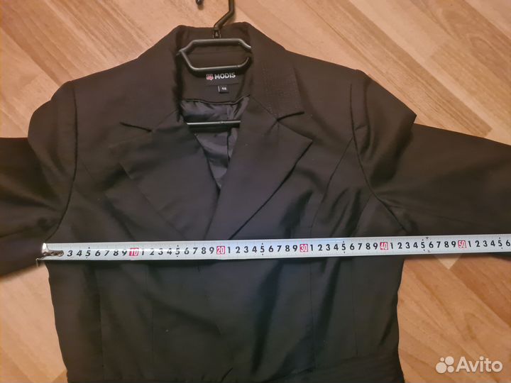 Пиджак черный укороченный приталенный