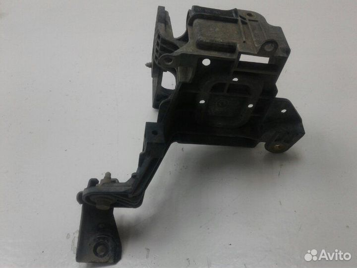 Кронштейн Opel Astra H Z16XER 2007