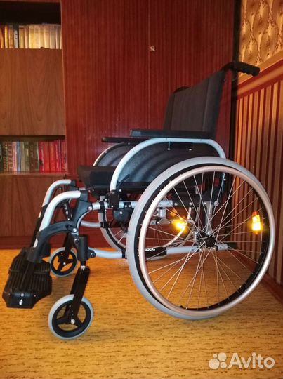 Кресло-коляска для инвалидов