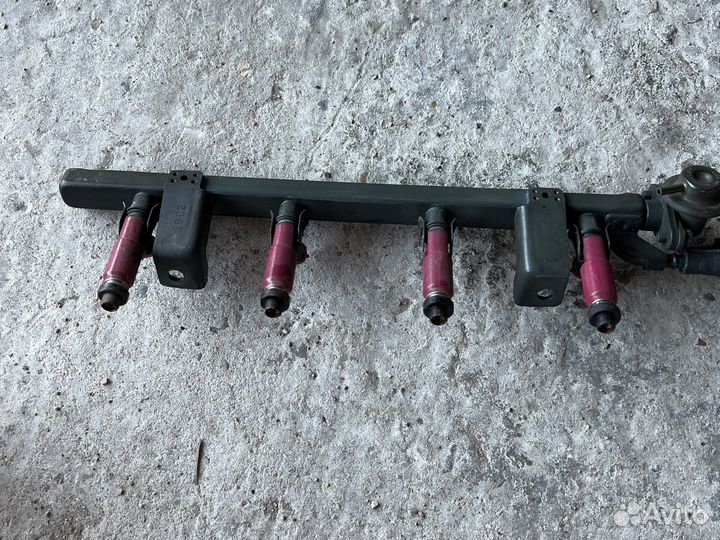 Рампа с форсунками Mazda 3 bk 1.6