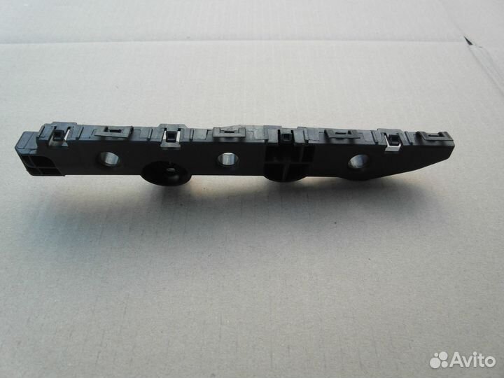 Кронштейн заднего бампера правый Infiniti Q50