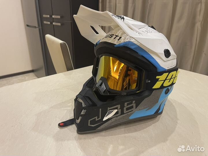 Продам кроссовый шлем just 1 с очками