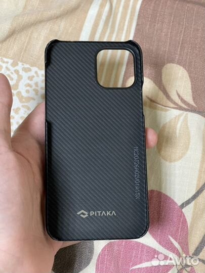 Pitaka case iPhone 12 карбон