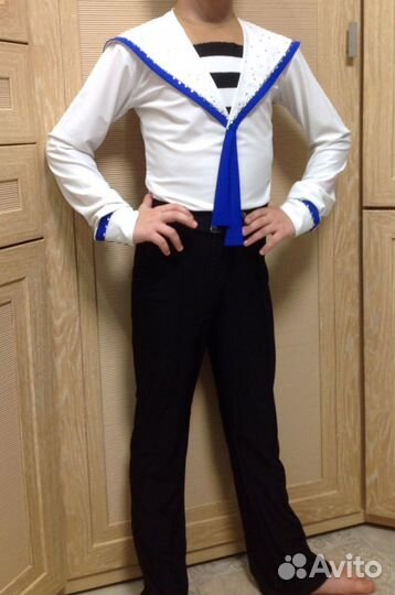 Костюм для выступлений по фигурному катанию