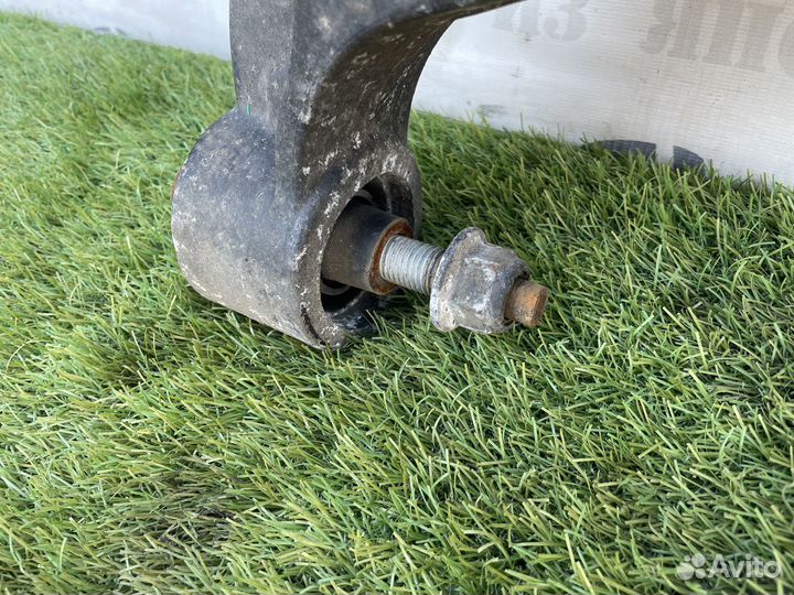 Задний правый нижний рычаг Ford Expedition 2 U222