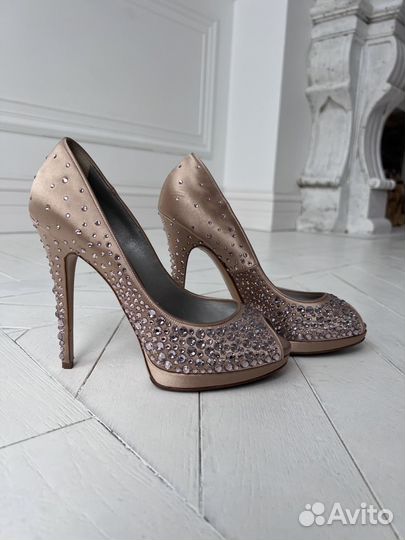 Безумной красоты туфли casadei 39р