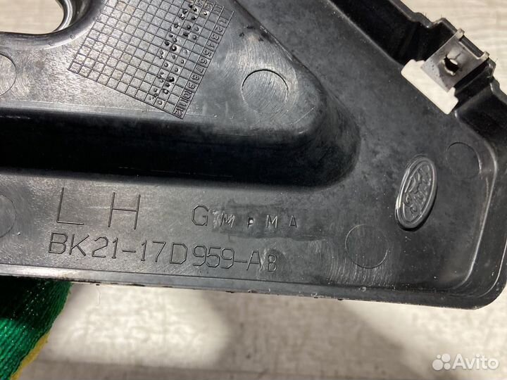 Кронштейн левого крыла Ford Transit Custom