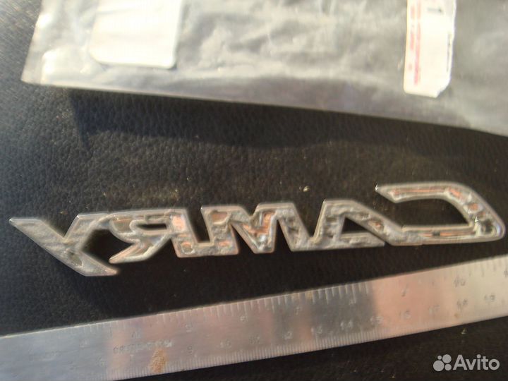 Тойота Эмблема задняя Camry 50 2011-18