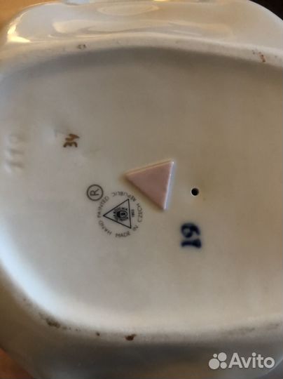 Статуэтка фарфоровая девушка в реверансе