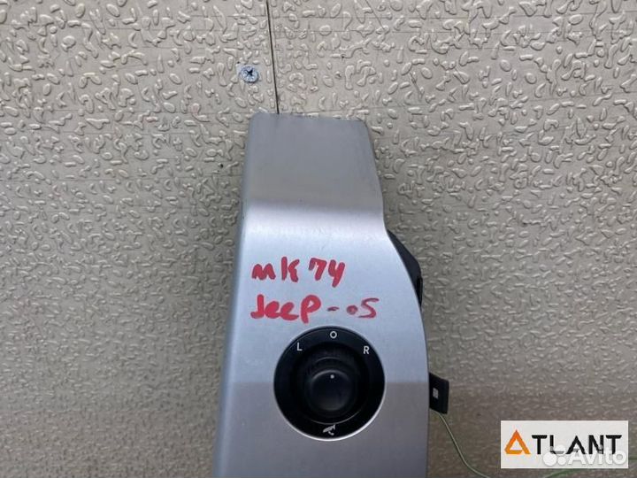 Блок упр. стеклоподьемниками передний правый jeep