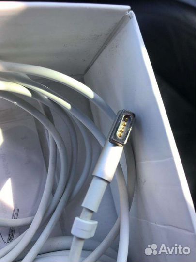 Оригинальное зарядное устройство MacBook