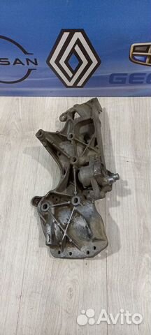 Кронштейн площадка крепление генератора Renault sy