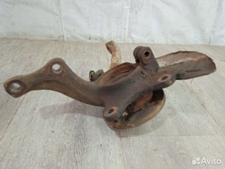 Кулак поворотный передний правый Volkswagen Passat