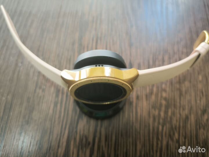 Купить Часы Samsung Galaxy 42 мм SM-R810