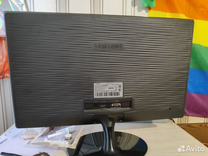 Монитор Samsung S24D330H