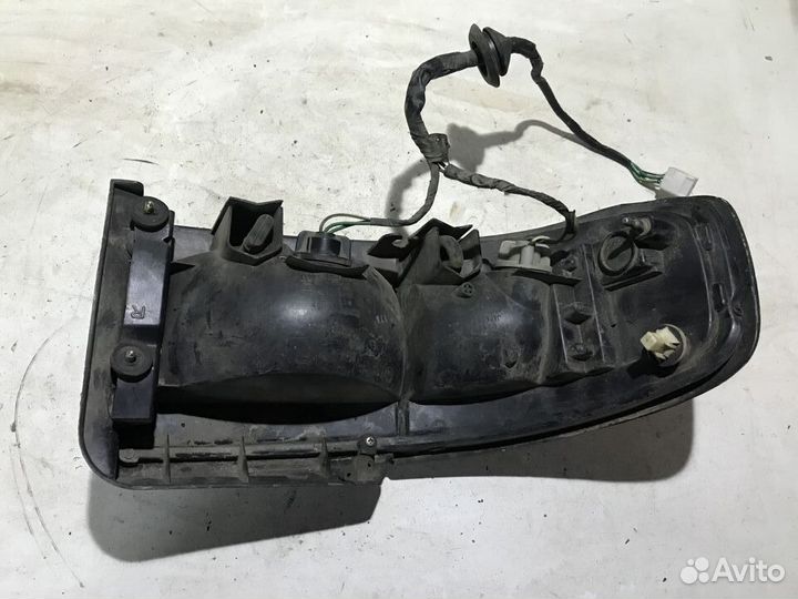 Фонарь наружный правый Toyota Camry 10