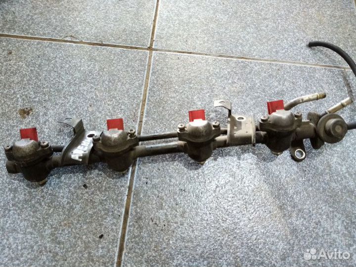 Форсунка инжекторная электрическая Nissan Avenir 1