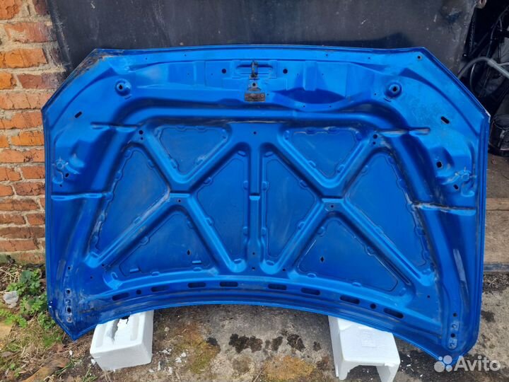 Капот Lancer 10