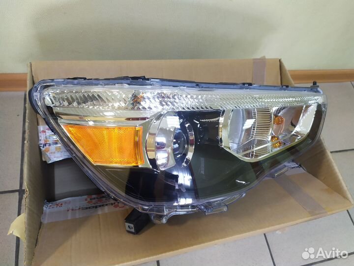 Фара правая Mitsubishi ASX 2010- 8301C884