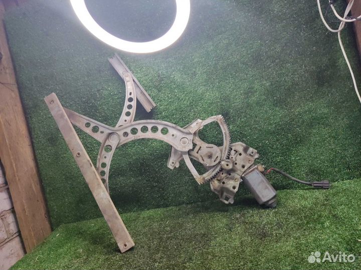 Стеклоподъемник передний левый Volkswagen Passa