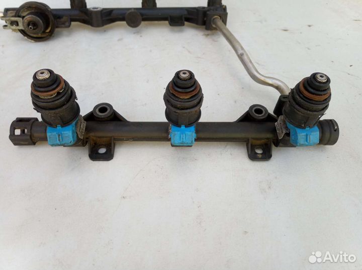 Топливная рампа с форсунками Rover 75 2.0 20k4f v6