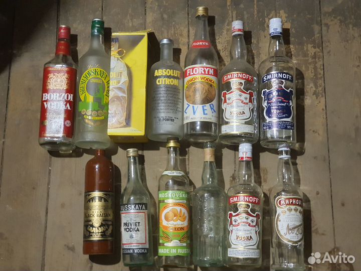 Пустые бутылки для коллекции