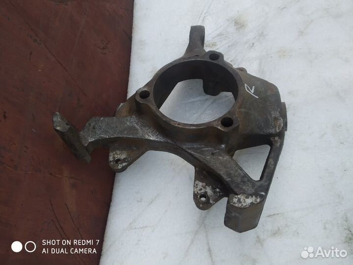 Поворотный кулак правый Jeep Grand Cherokee zj