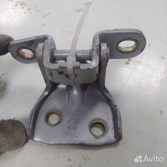 Петля двери верхняя Kia Sportage