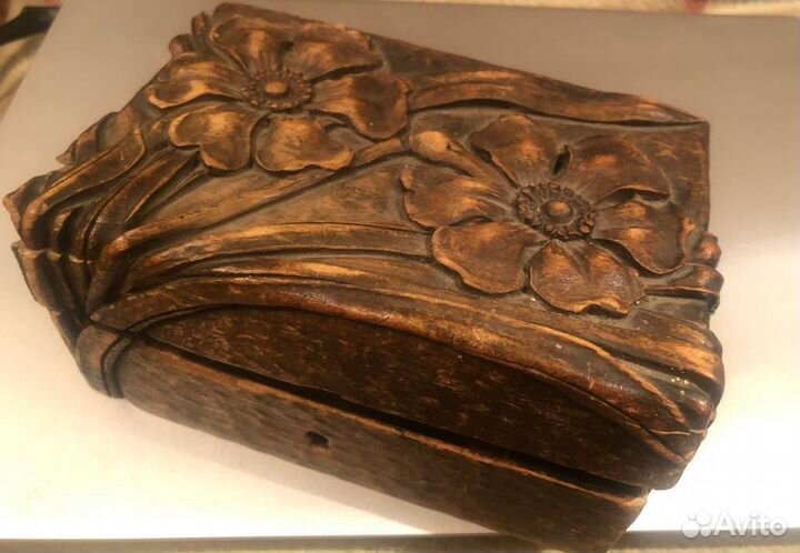 Шкатулка деревянная резная